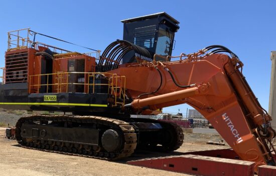 Hitachi Digger re-sprayed by Goldmont