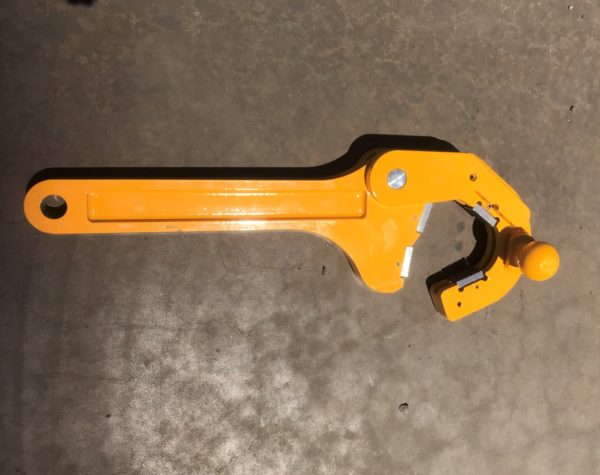 Breakout wrench for drill rods